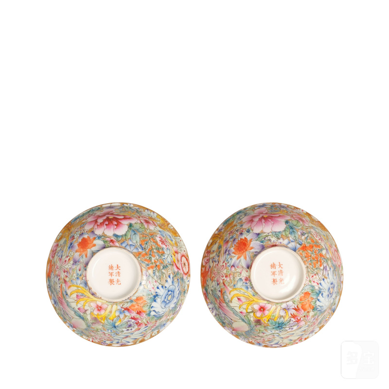 清光緒 金地粉彩萬花錦紋碗一對 | A PAIR OF MILLE-FLEUR BOWLS - 图2